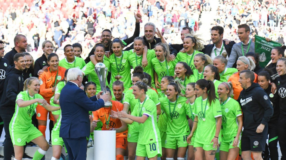 Steinmeier überreicht DFB-Pokal der Frauen