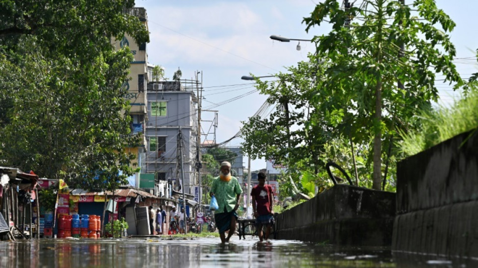 Bangladesh: au moins 28 morts au passage du cyclone Sitrang, des millions privés d'électricité