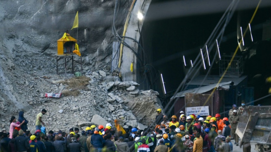 Últimos 14 metros para liberar a obreros atrapados en túnel en India