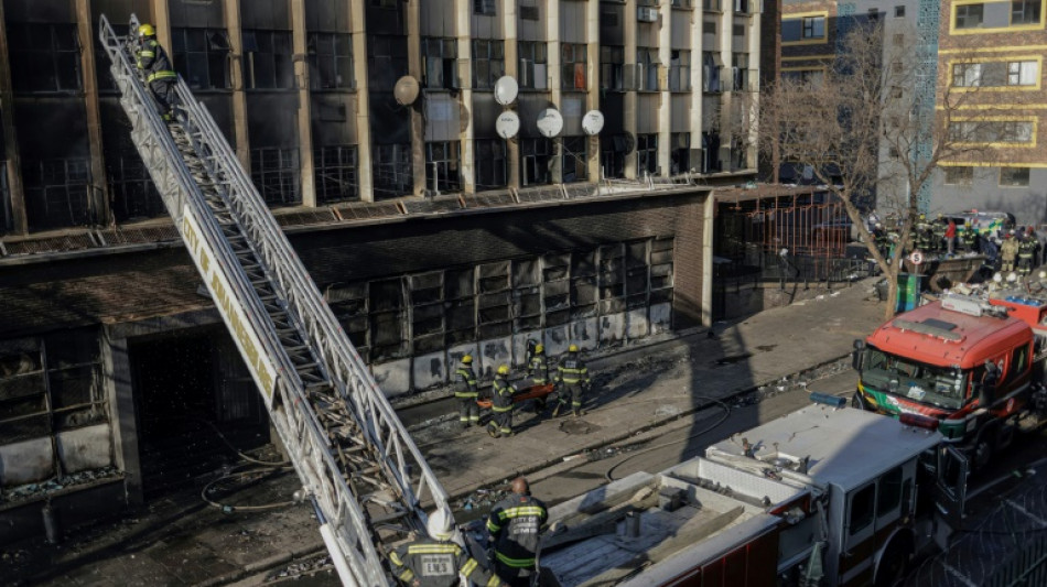 Incêndio em edifício de Johanesburgo deixa pelo menos 74 mortos