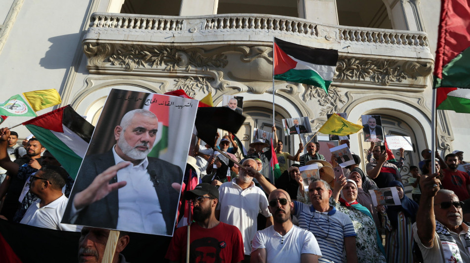 300 persone in piazza a Tunisi condannano uccisione Haniyeh