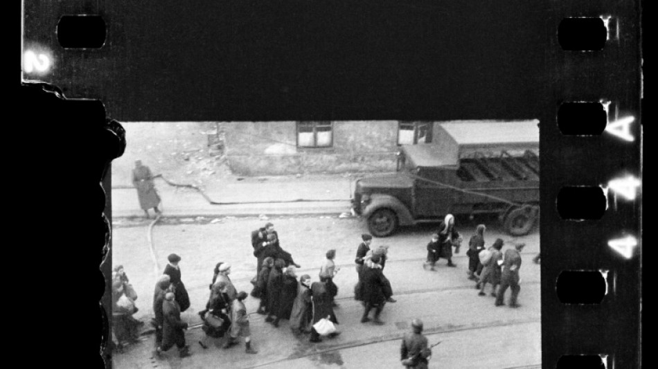 Rare photos from WWII Jewish ghetto shown in Warsaw