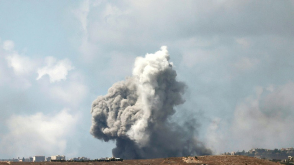 Israel ataca alvos do Hezbollah no Líbano após bombardeios que mataram quase 500