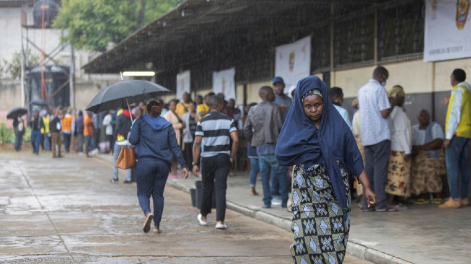 Mozambique votó para elegir presidente y parlamento en un clima de tensión