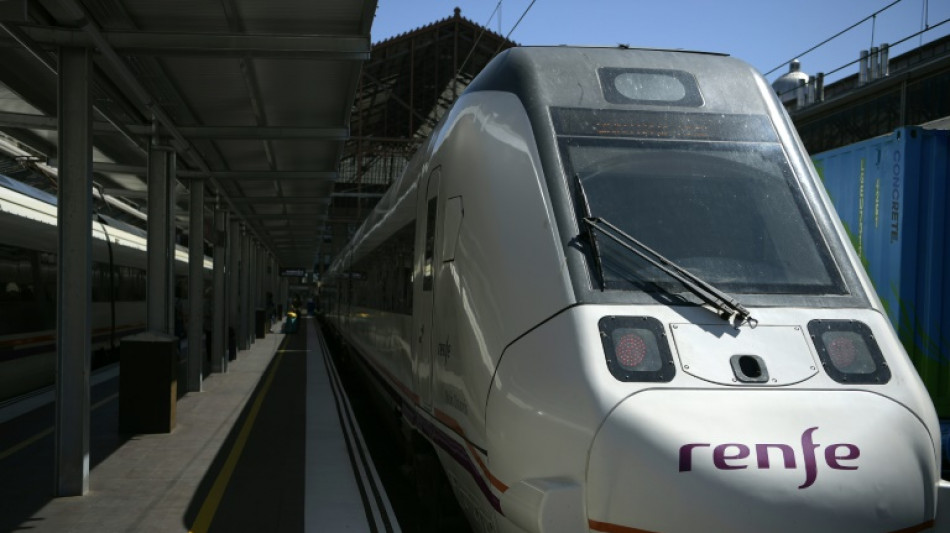 Dimisiones en España ante la polémica por el tamaño de unos trenes regionales