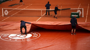 Roland-Garros: les matches reprennent après la pluie, début de journée dès 10h vendredi