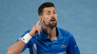 Djokovic echa mano de su veteranía para superar a Alcaraz y meterse en 'semis' de Australia