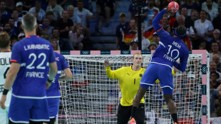 Irre Aufholjagd: Handballer gewinnen Viertelfinal-Thriller