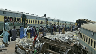 Pakistán investiga el descarrilamiento del tren que dejó al menos 34 muertos