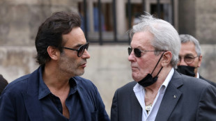 Affaibli, Alain Delon "ne supporte plus" de se voir "diminué", selon son fils Anthony