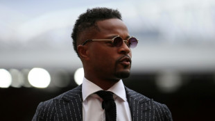 Condenan a Patrice Evra en Francia por insultos homófobos