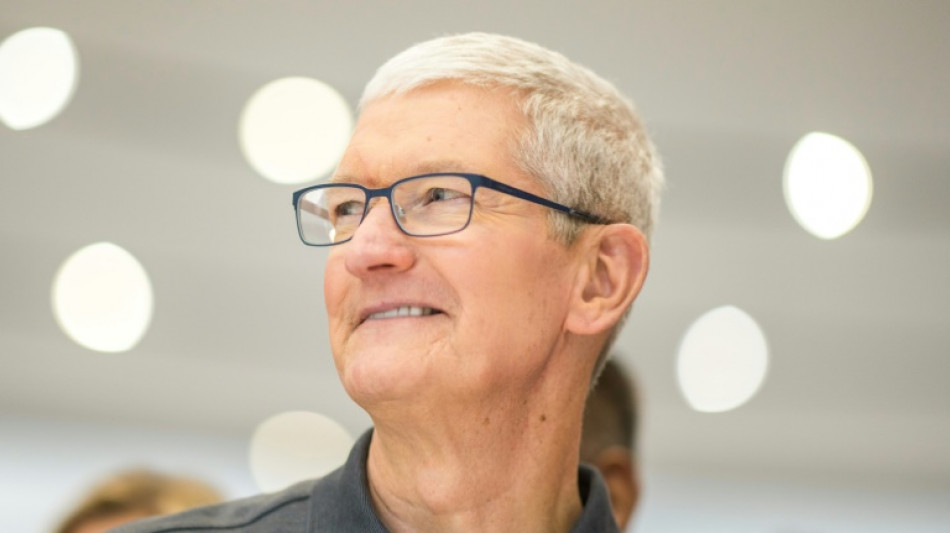 El jefe de Apple, Tim Cook, realiza una visita sorpresa a China