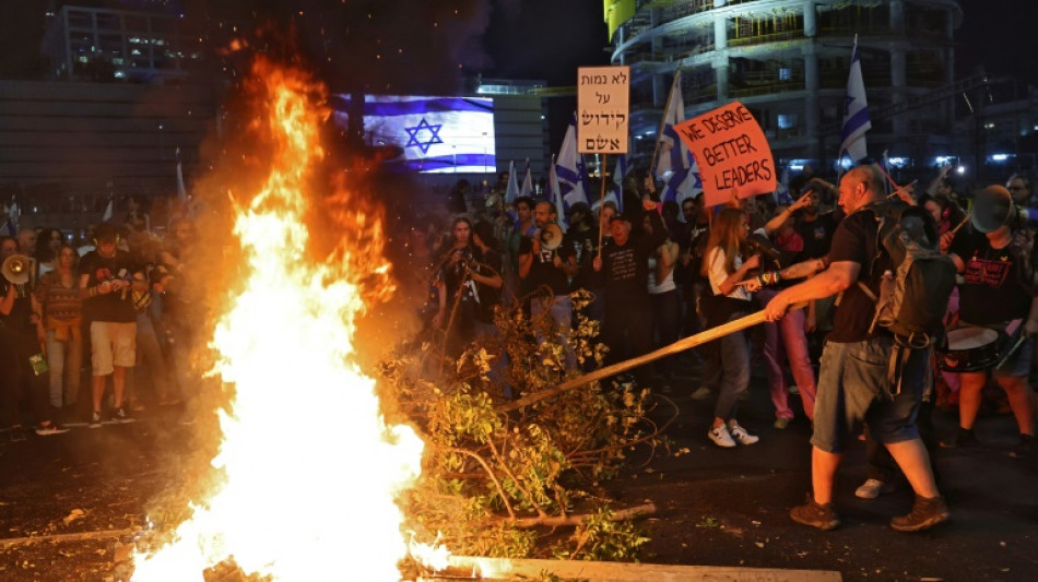 Tausende protestieren in Israel gegen Entlassung von Verteidigungsminister Gallant