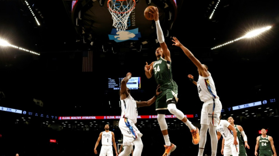 Giannis se desborda y sus Bucks logran su 15º triunfo consecutivo