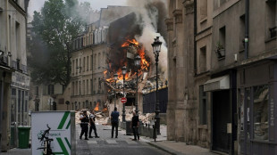 Au moins sept blessés graves dans l'effondrement de deux immeubles à Paris