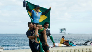 Tati Weston-Webb perde final do surfe feminino de Paris-2024 e fica com a prata