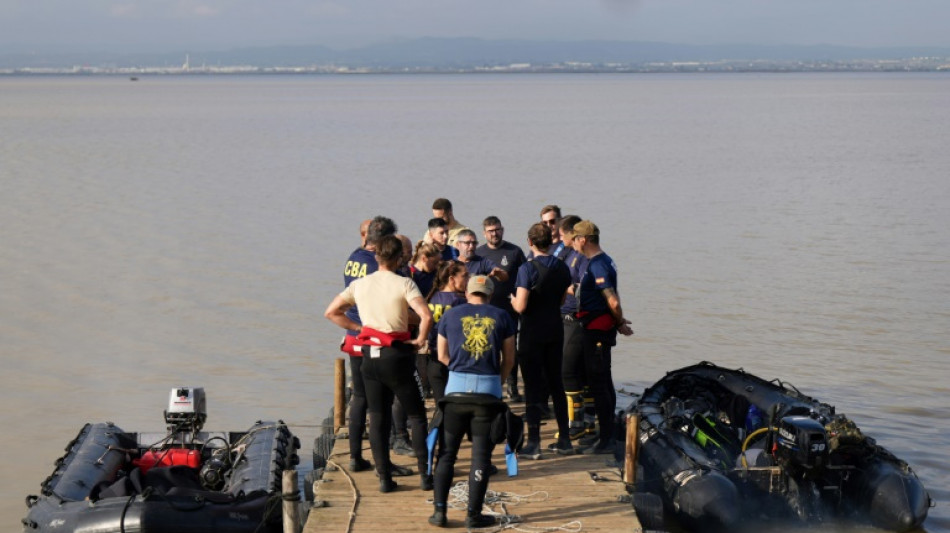 En Espagne, la recherche des victimes des inondations s'étend aux plages et aux lagunes