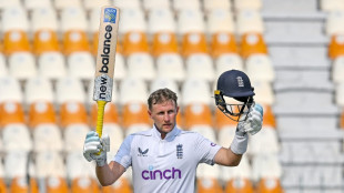 Cook tips Root to break Tendulkar's all-time runs record 