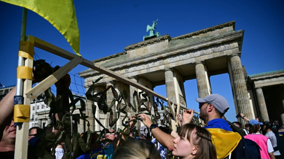 Polizei: Mann verletzt sich selbst mit Messer bei pro-ukrainischer Kundgebung in Berlin 