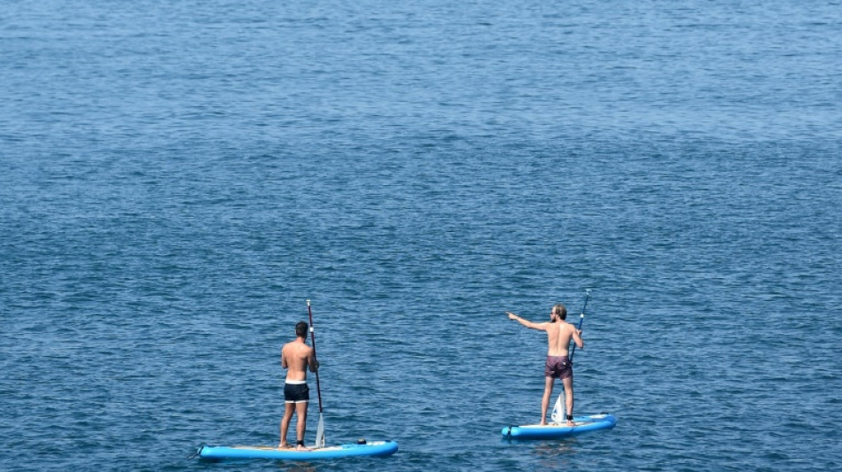 Hundert Stand-up-Paddler an der Copacabana von starkem Wind überrascht