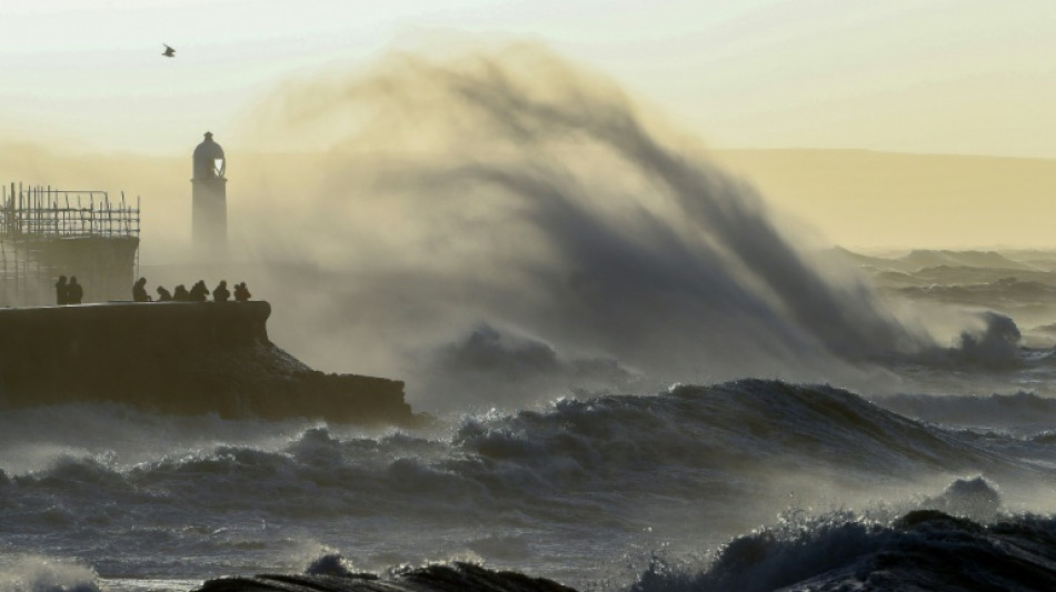 La tempête Eunice balaie le nord de l'Europe, faisant au moins huit morts