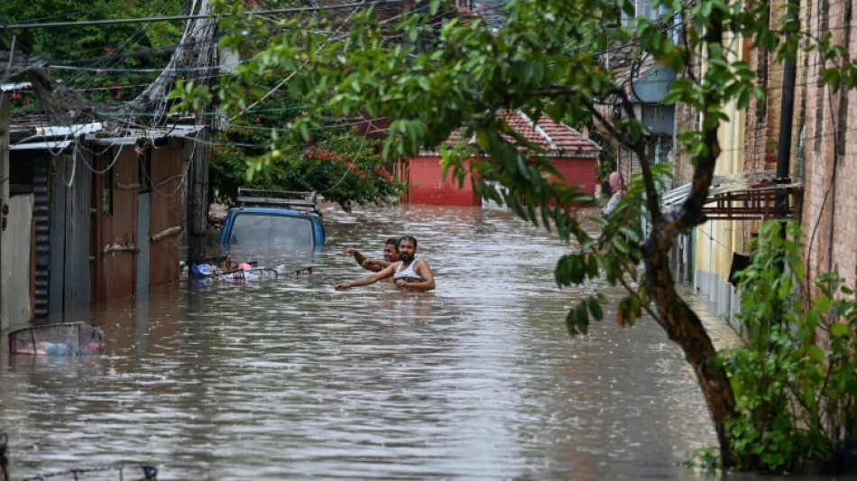 Au moins 148 morts et 59 disparus dans les inondations au Népal