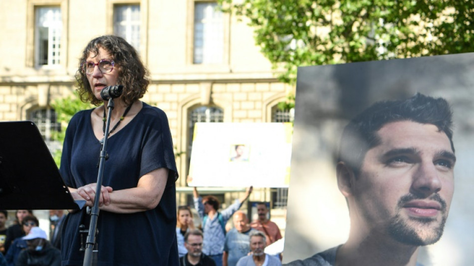 Hommage émouvant à Paris au journaliste français tué en Ukraine