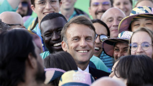 Macron sull'onda dei Giochi, ora torna la politica