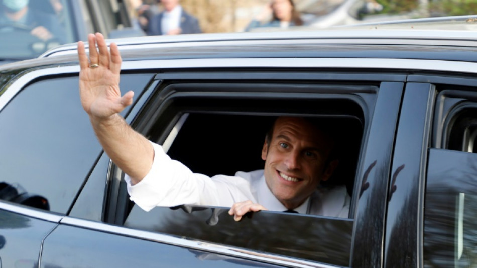 Macron's lead takes fizz out of French election