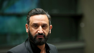 Carton jaune pour Europe 1 et l'émission d'Hanouna spéciale législatives