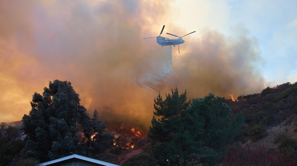 Los Angeles, scoppiato un nuovo incendio. Allerta per 13 milioni