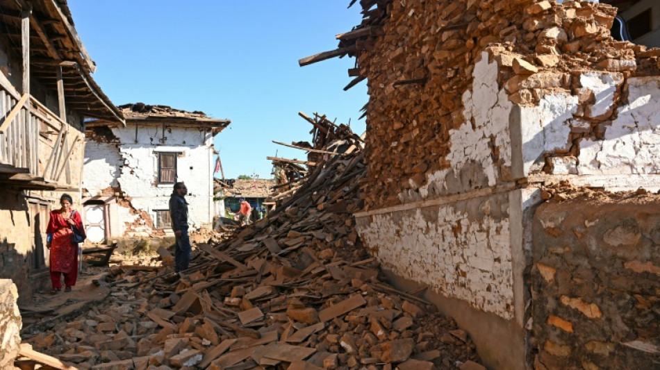 Un sismo en Nepal deja al menos 143 muertos