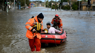 Floods swallow cars, swamp houses in 'major' Australian emergency