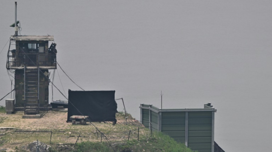 Tirs de sommation sud-coréens après le passage de la frontière par des soldats nord-coréens