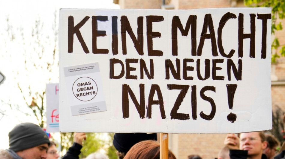 Allemagne: un dirigeant de l'extrême droite jugé pour un slogan nazi