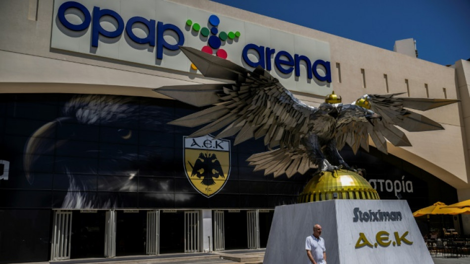 Jogo da Champions entre AEK Atenas e Dinamo de Zagreb é adiado após morte de torcedor