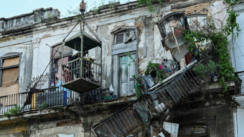 Tres muertos, incluidos dos bomberos, en derrumbe de edificio en La Habana