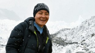 Une alpiniste népalaise bat le record féminin de l'ascension la plus rapide de l'Everest