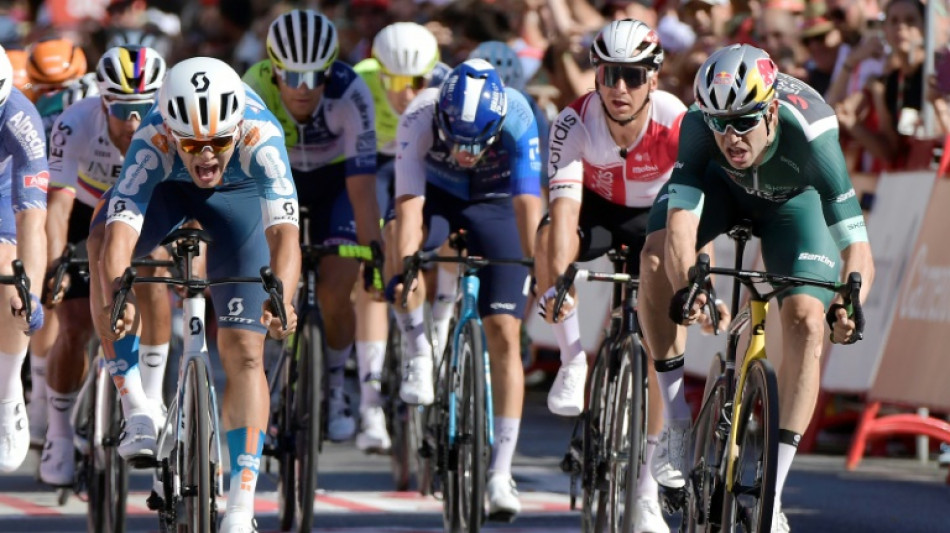 Tour d'Espagne: le Tchèque Bittner surprend Van Aert et Groves et remporte la 5e étape