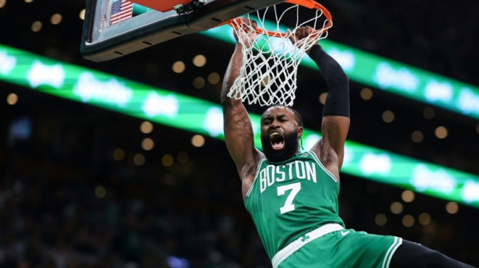 Los Celtics dan otro paso más al vencer a los Heat con paliza de 110-97