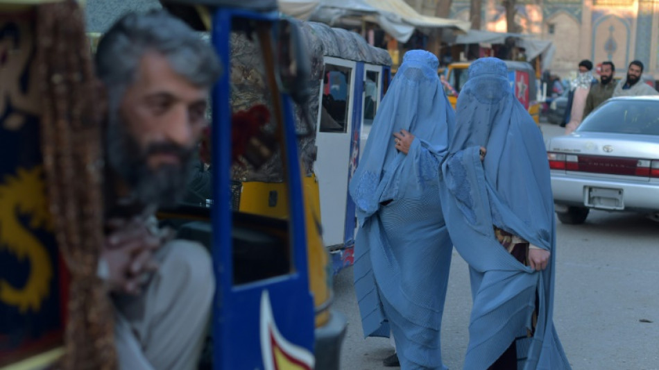 Afghanistan: le chef suprême ordonne aux femmes de porter un voile intégral en public