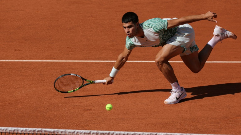 Alcaraz tira de consistencia ante Daniel y avanza en Roland Garros