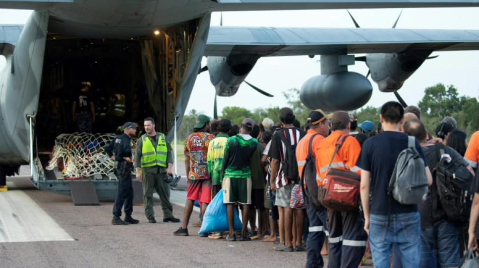 Military evacuates more than 100 Australians as flood looms