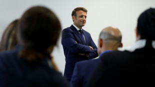 Législatives: bousculé sur sa gauche, Macron appelle les Français à lui donner "une majorité forte et claire"