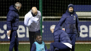 Camavinga sofre pancada no joelho e deixa treino da seleção da França