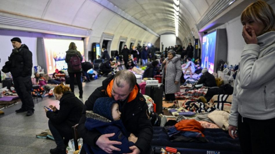 El metro de Kiev, refugio de la población contra los misiles