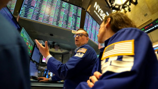 Wall Street ouvre en légère hausse, décélère avant une semaine tronquée