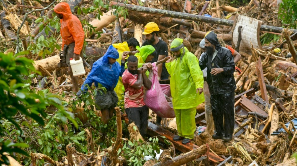 Inde: 108 morts après des glissements de terrain dans des plantations de thé