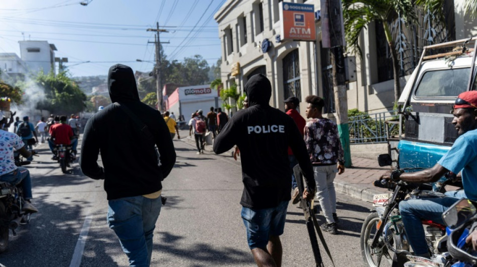 Policías protestan en Haití tras el asesinato de seis agentes