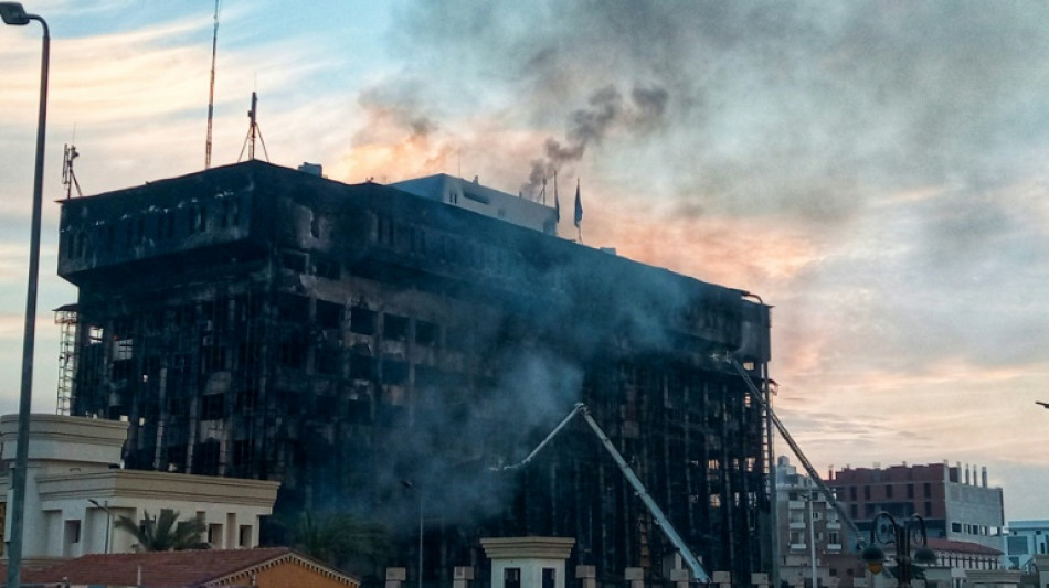 Al menos 38 heridos en un enorme incendio en un cuartel policial de Egipto